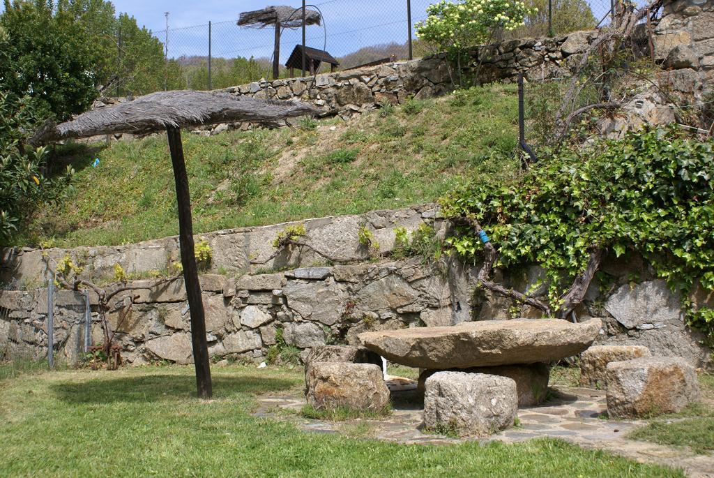 Chozos Rurales El Solitario Banos De Montemayor Exterior foto